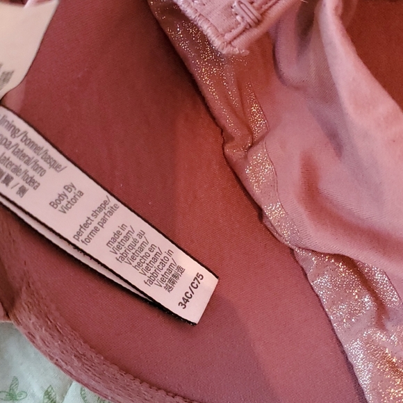 2 Bras - Picture 4 of 10